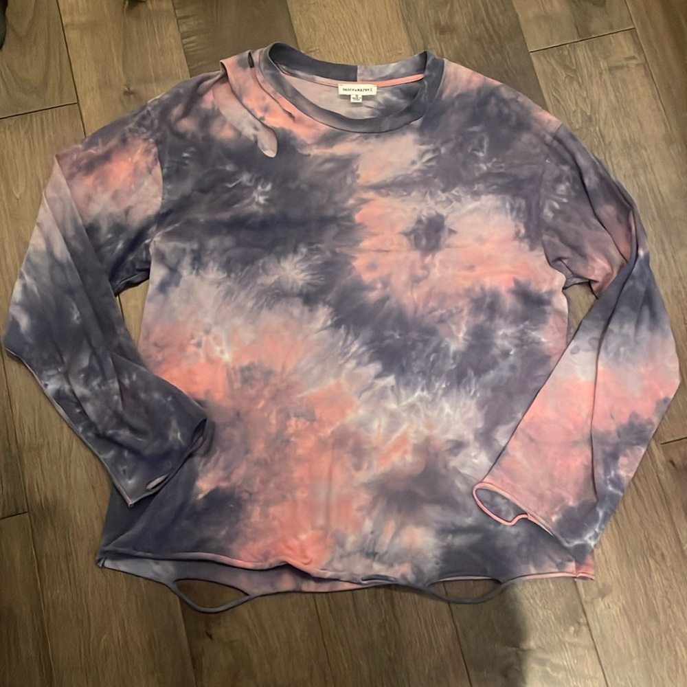 Cute cut out long sleeve!